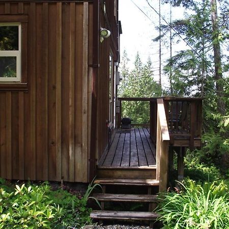 Secret Cove Cottage Suites Halfmoon Bay Экстерьер фото