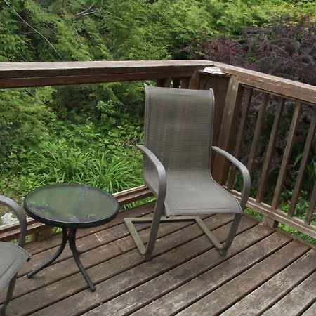 Secret Cove Cottage Suites Halfmoon Bay Экстерьер фото