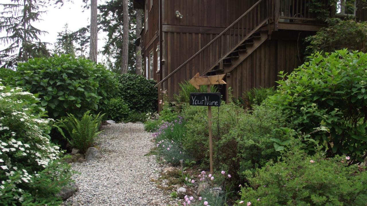 Secret Cove Cottage Suites Halfmoon Bay Экстерьер фото